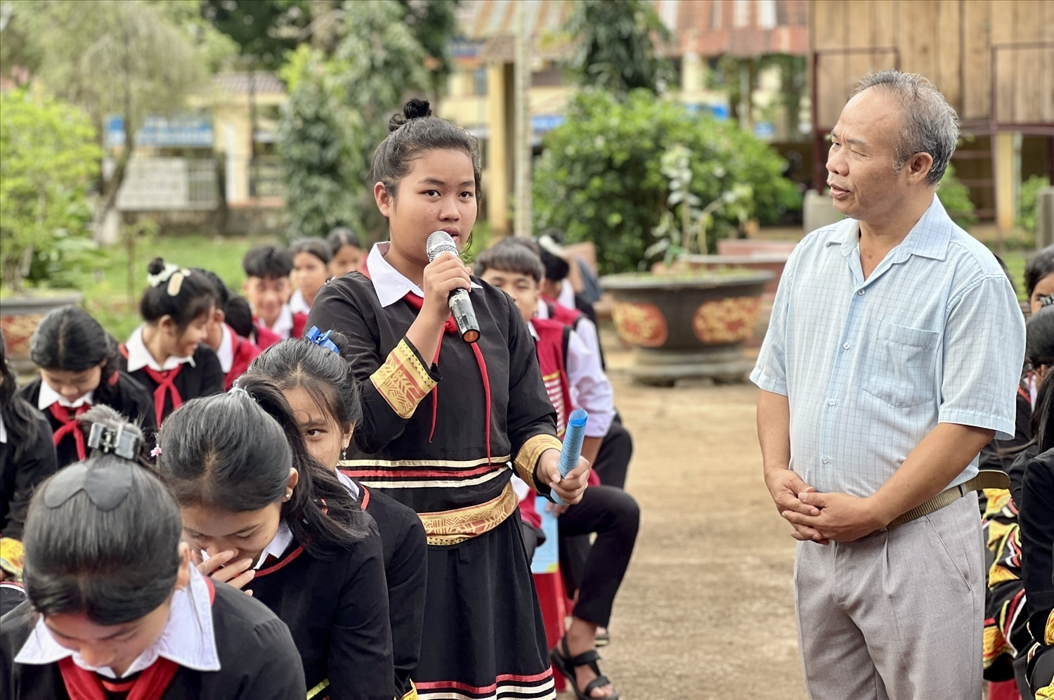 Chư Păl, Gia Lai: Tuyên truyền giảm thiểu tình trạng tảo hôn và hôn nhân cận huyết thống cho học sinh- Ảnh 1.